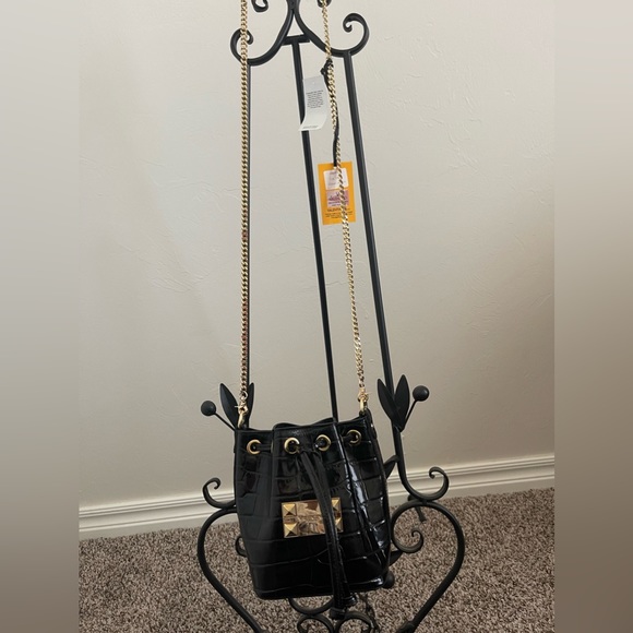 VALENTINO small, drawstring bucket bag! - Picture 2 of 4